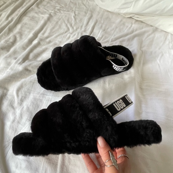 UGG Shoes - Ugg nwot black fur slang back slippers